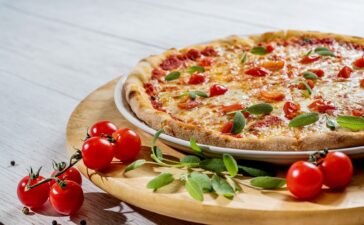 Pizza Margherita mit Mozzarella